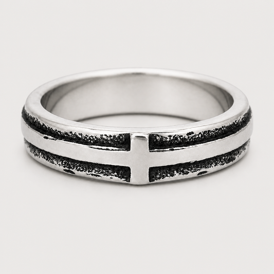 Ring mit Kreuzstruktur