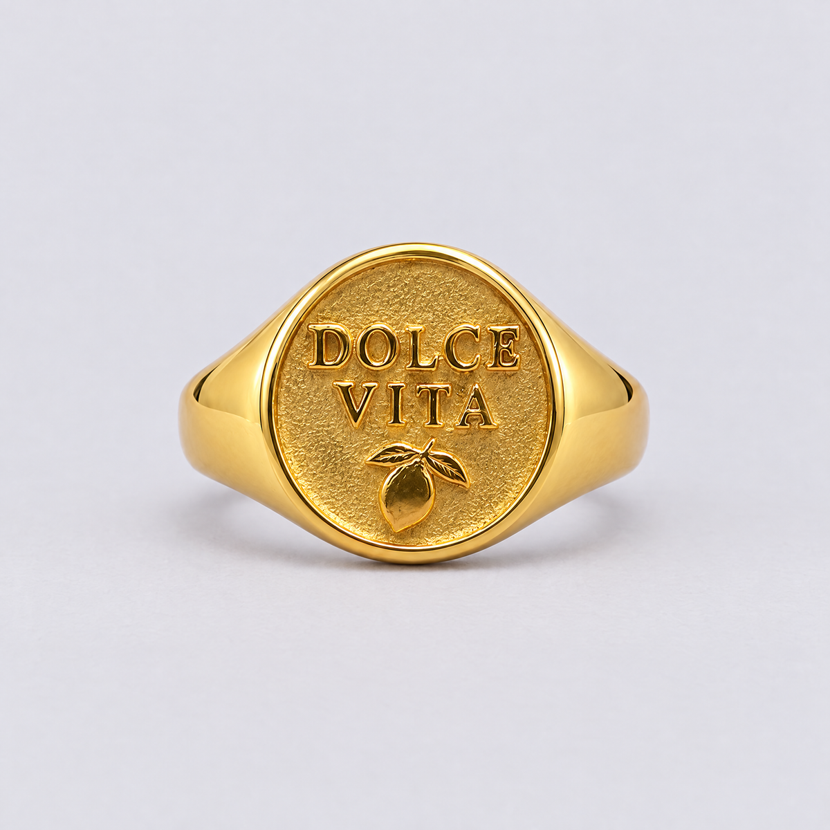 Gold Dolce Vita signet ring