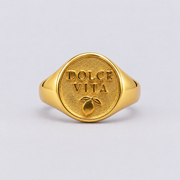 Gold Dolce Vita signet ring