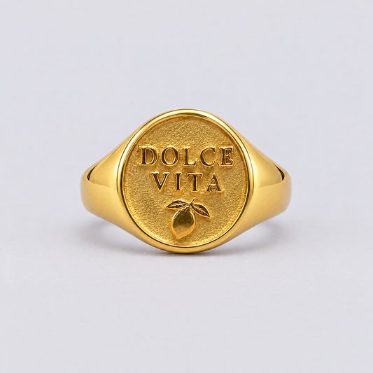 Gold Dolce Vita signet ring