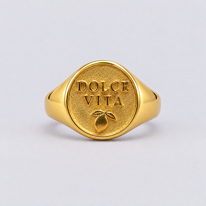 Gold Dolce Vita signet ring