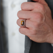 Anello Chevalier Quadrato in Occhio di Tigre