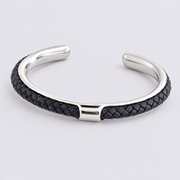Bracciale rigido in pelle blu navy