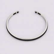 Bracciale rigido con cordino nero